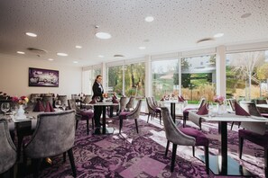 S'hi serveixen dinars, sopars i plats de cuina internacional