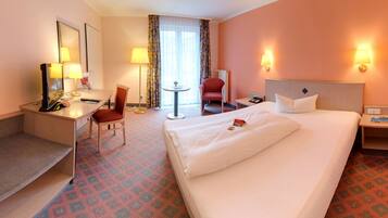 Värdeförvaringsskåp på rummet, skrivbord, gratis wi-fi och sängkläder