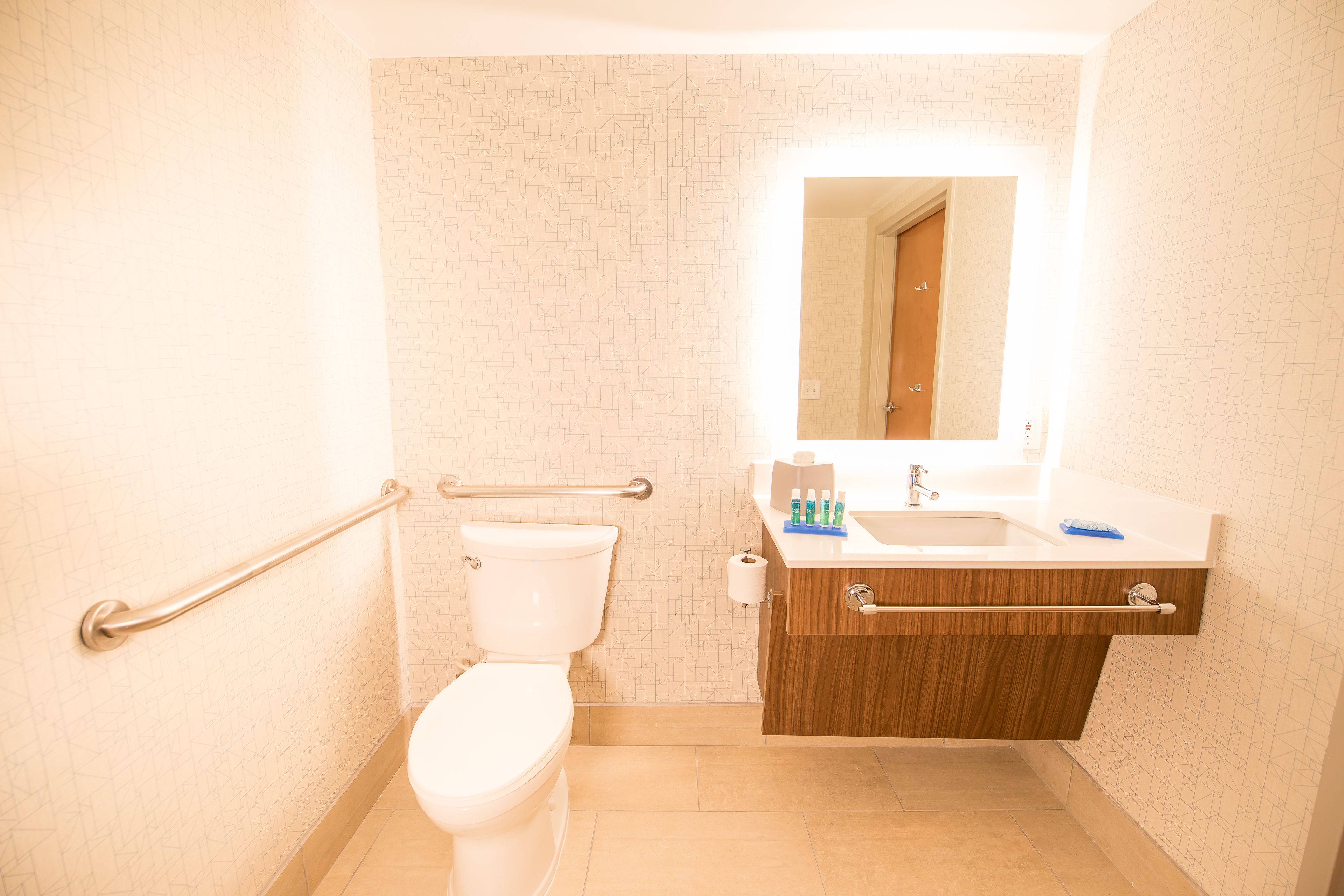 combined shower/bathtub, free toiletries, hair dryer, towels