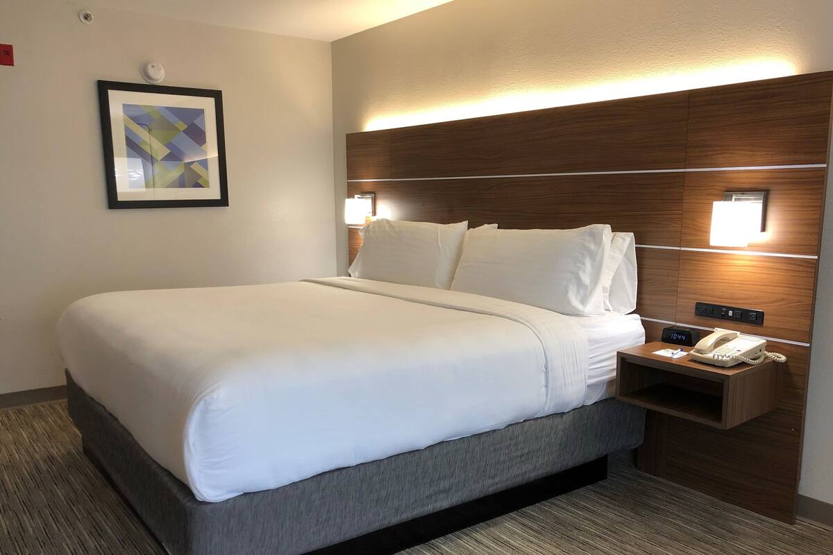 In-room safe, desk, blackout drapes, soundproofing