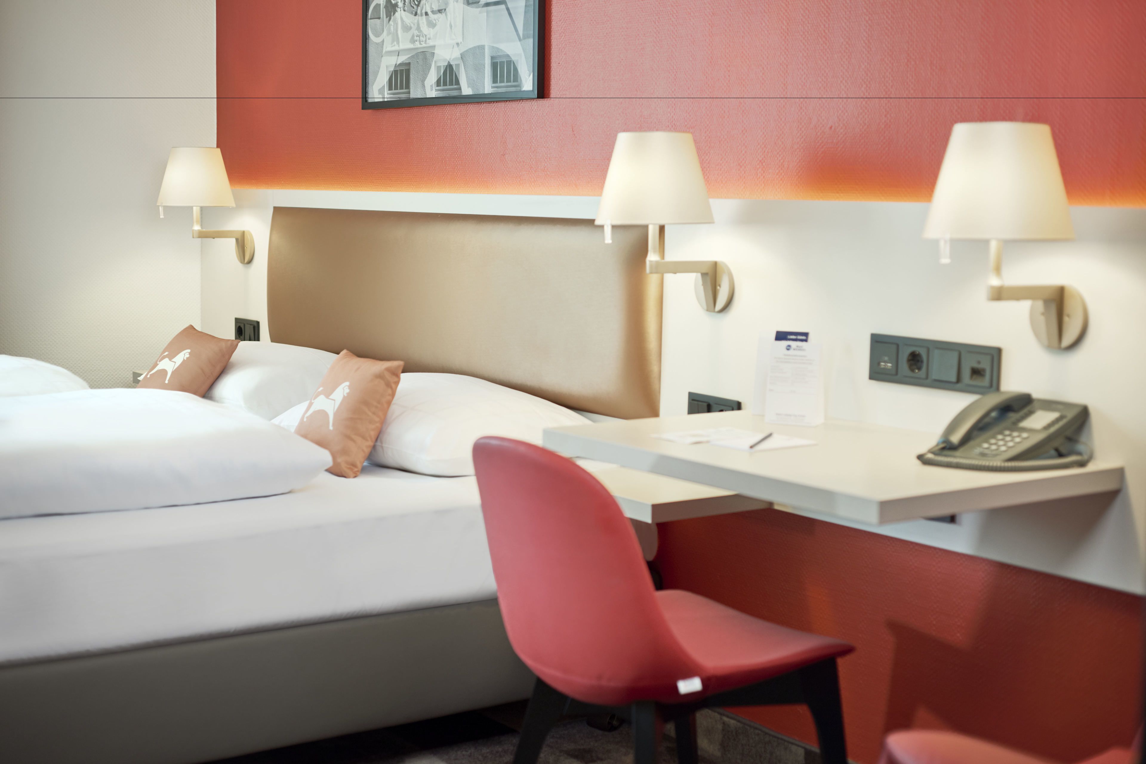 Quarto standard, 2 camas de solteiro | Roupas de cama antialérgicas, cofres nos quartos, escrivaninha