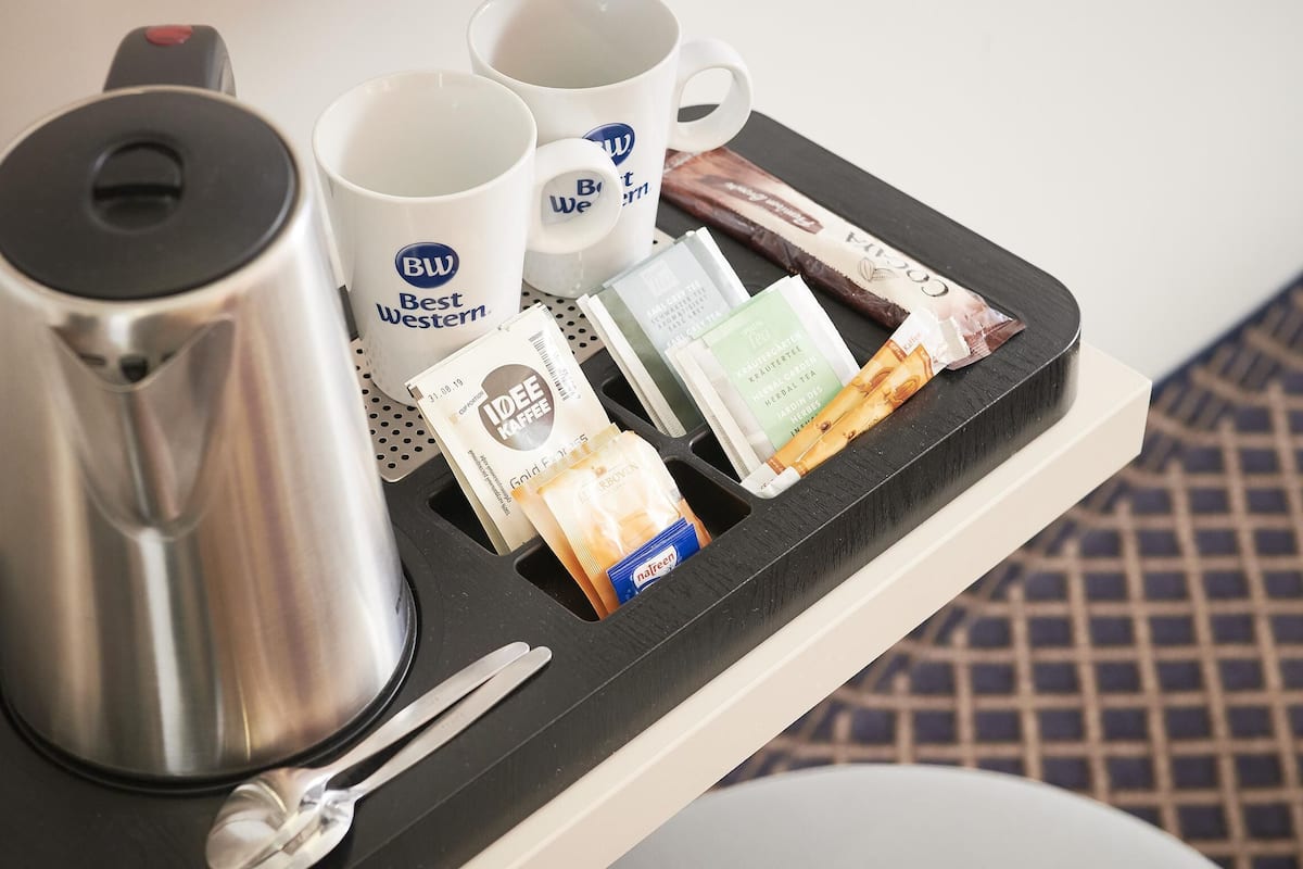 Hypo-allergenic bedding, in-room safe, desk, soundproofing