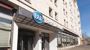 A building with a sign reading "BW Best Western" and a large glass window facade. - Best Western Hotel Leipzig City Center (Leipzig)