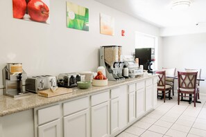 Free continental breakfast 