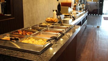 Desayuno buffet (MXN 200 por persona)