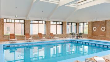 Indoor pool, sun loungers