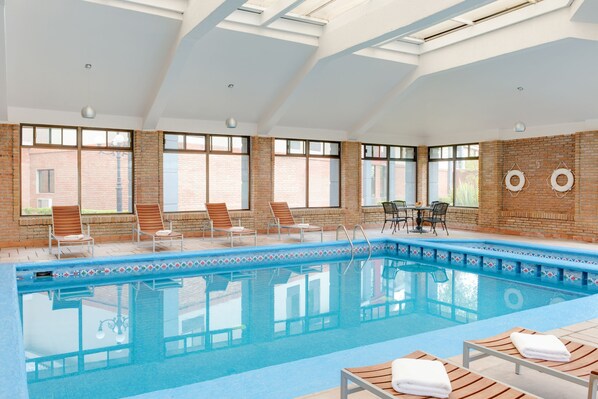 Indoor pool, sun loungers