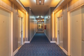 Interior - Clarion Inn & Suites Central Clearwater Beach (Clearwater)