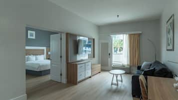 Surmatelas, coffres-forts dans les chambres, bureau, rideaux occultants