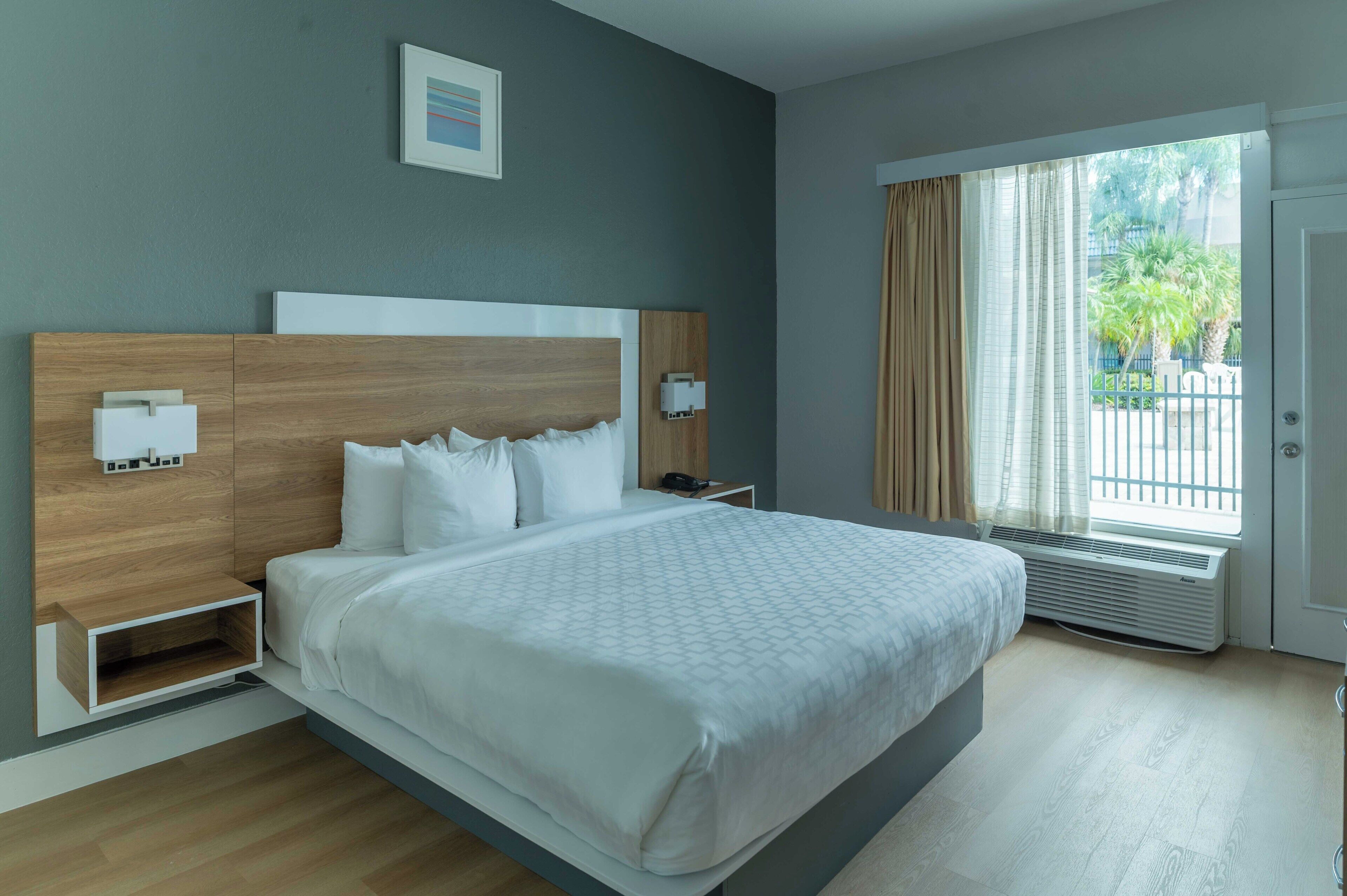 Pillowtop-Betten, Zimmersafe, Schreibtisch, Verdunkelungsvorhänge