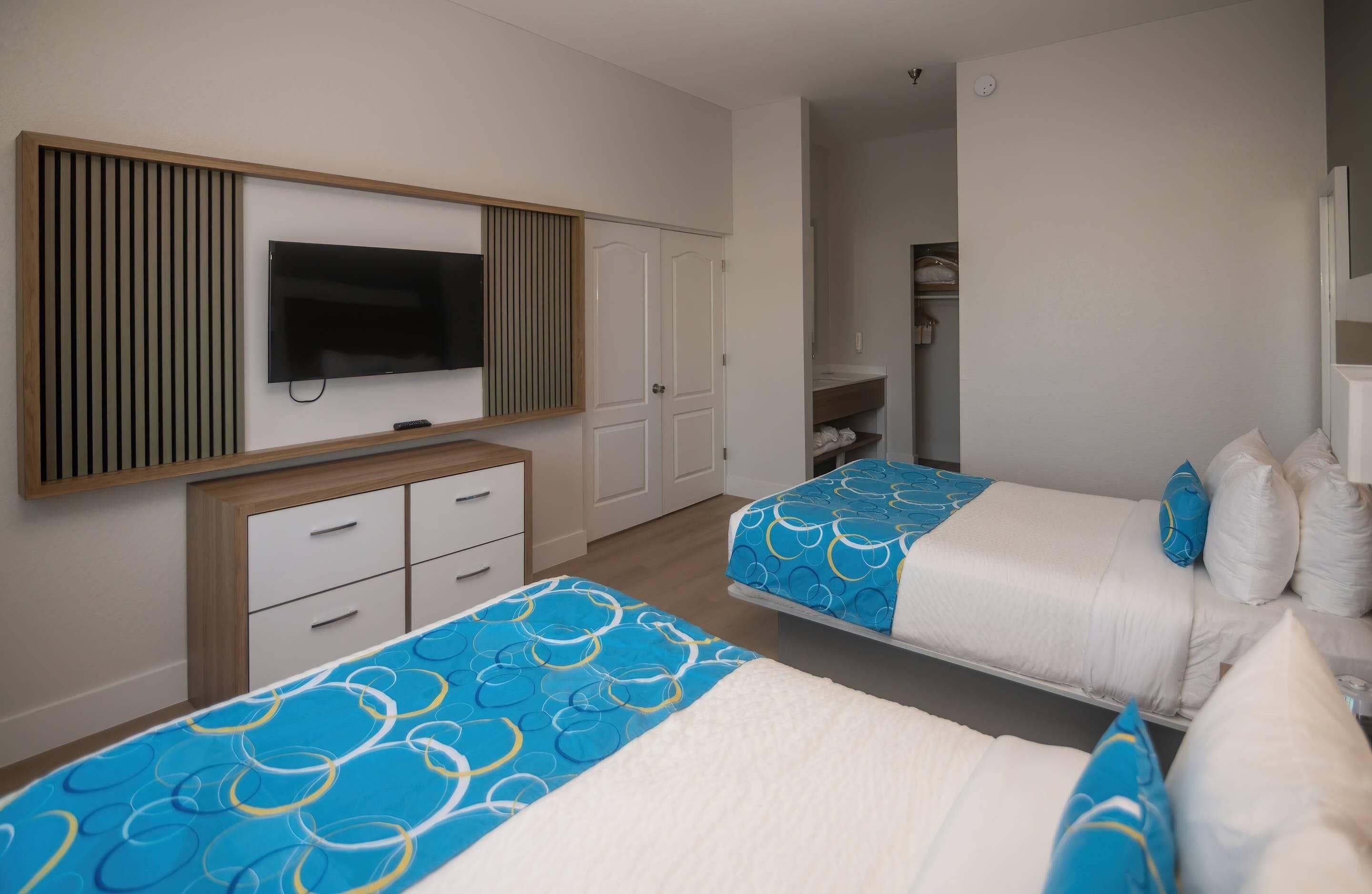 Suite, Meerdere bedden, niet-roken | Pillowtop-bedden, een kluis op de kamer, een bureau