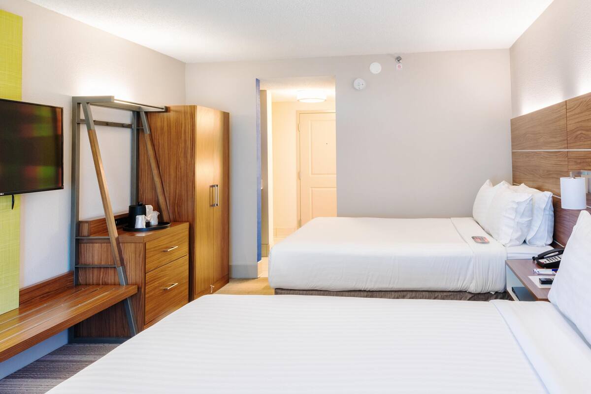 In-room safe, desk, laptop workspace, blackout drapes