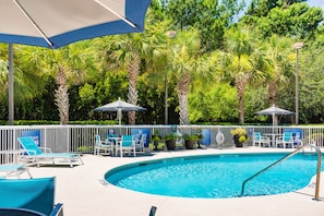 Outdoor pool, sun loungers