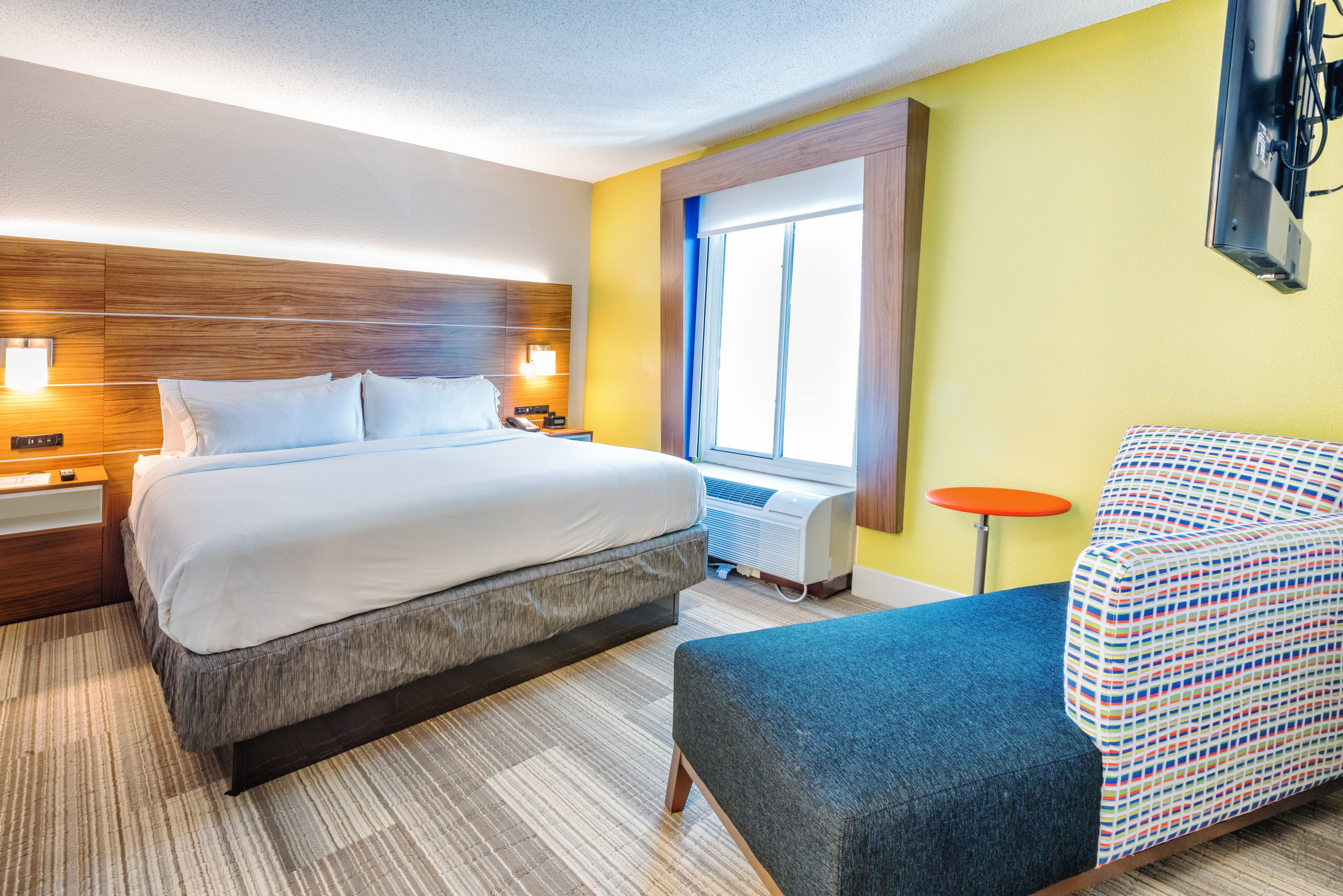 Suite, 1 Bedroom | In-room safe, desk, laptop workspace, blackout drapes