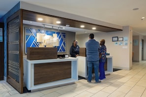 Exterior - Holiday Inn Express Charleston by IHG (Charleston)