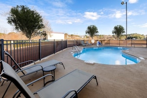 Seasonal outdoor pool, pool umbrellas, sun loungers