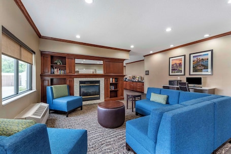 Saguão. Comfort Inn & Suites Middletown - Franklin