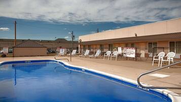 Piscine extérieure (ouverte en saison)