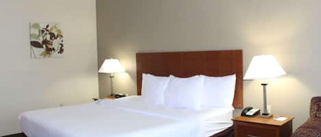 Chambre, 1 trÚs grand lit et 1 canapé-lit, non-fumeur | Literie de qualité, lit avec matelas à plateau-coussin, bureau