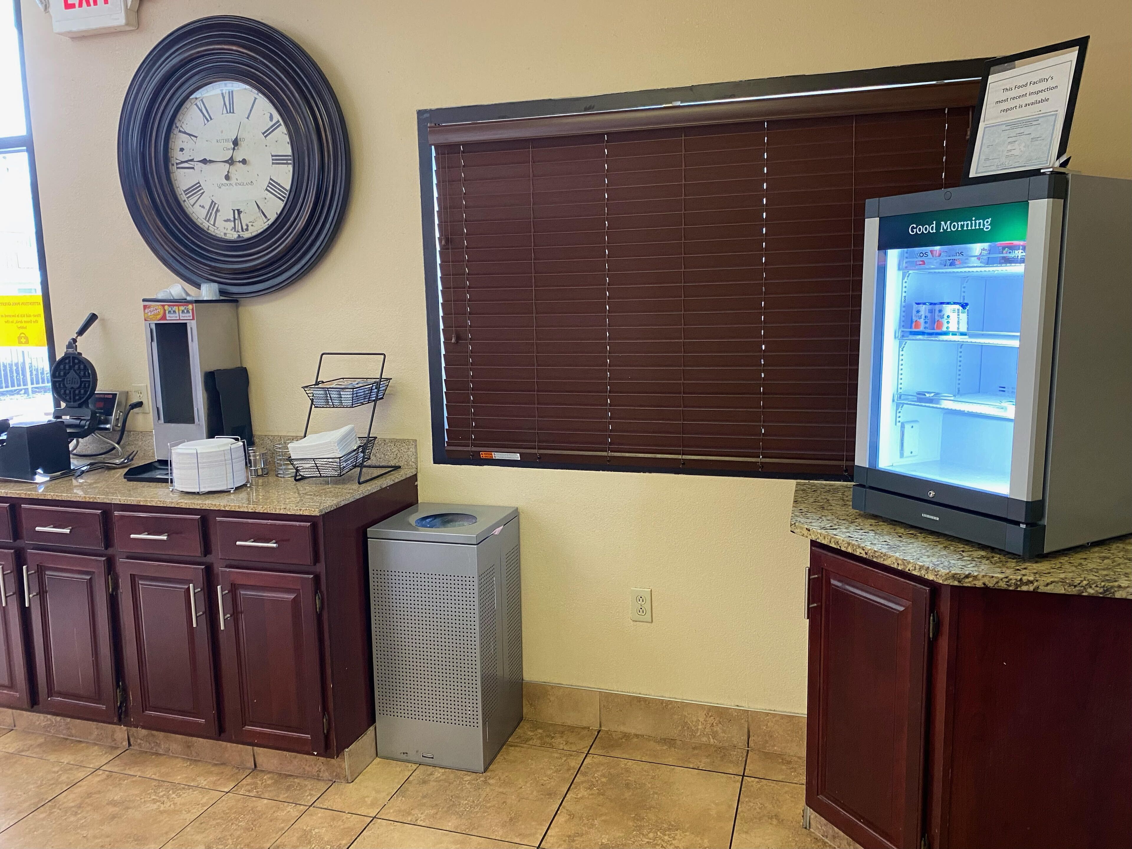 Free buffet breakfast 