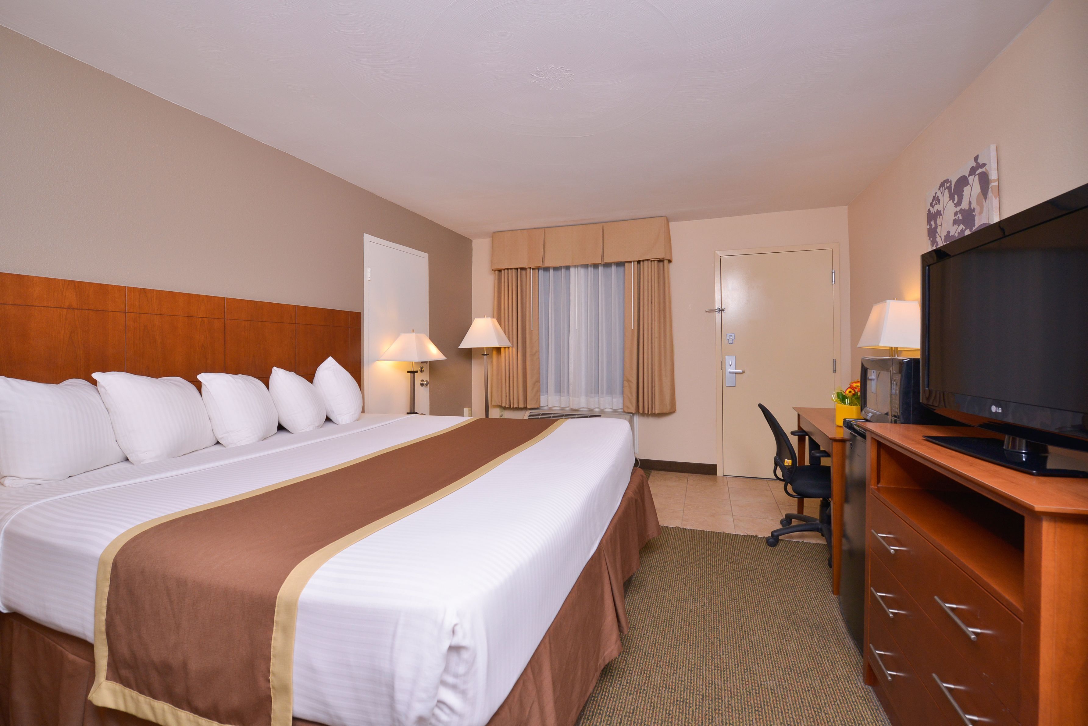 Premium bedding, pillowtop beds, desk, laptop workspace