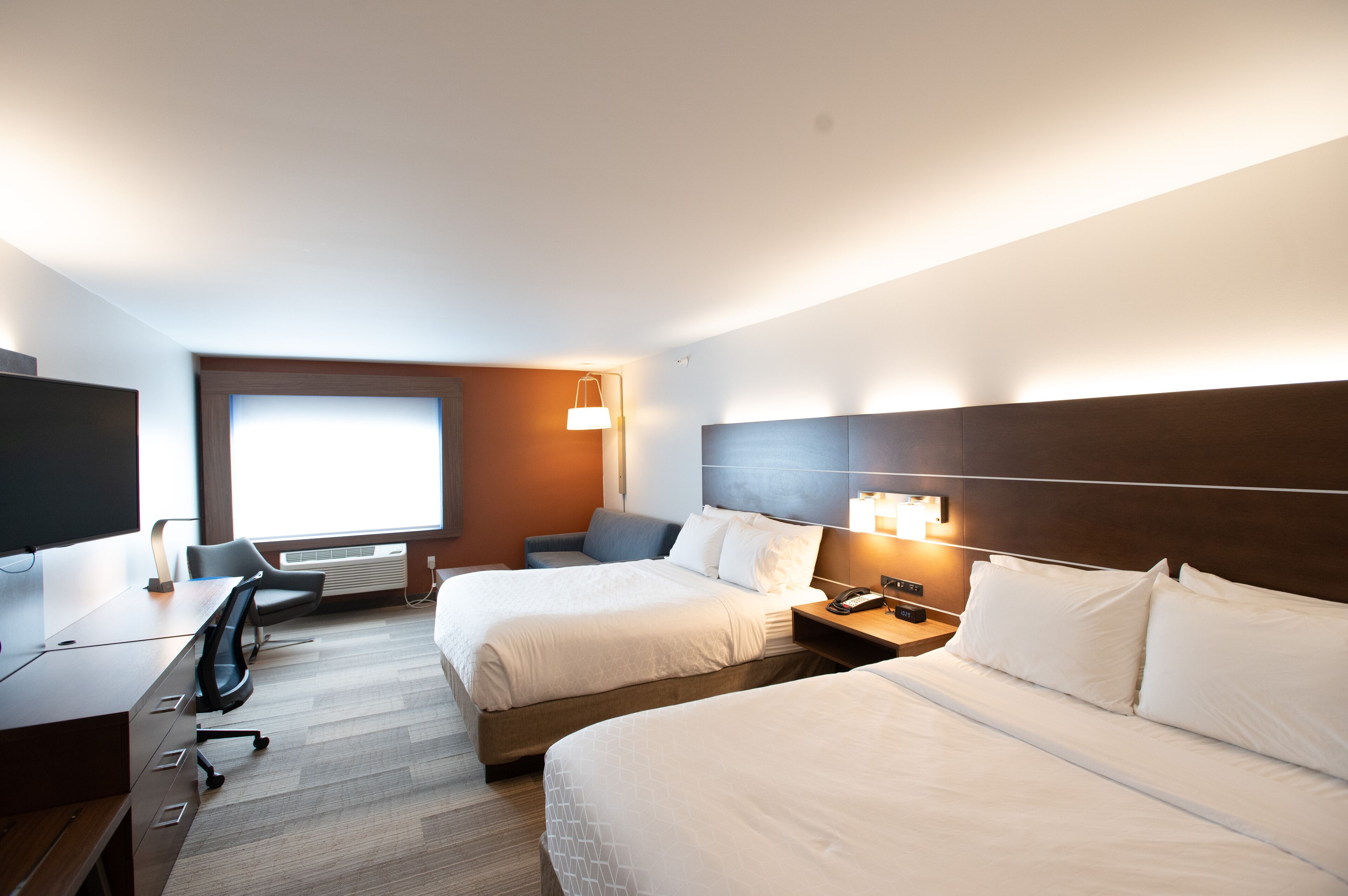 1 bedroom, premium bedding, pillow-top beds, in-room safe