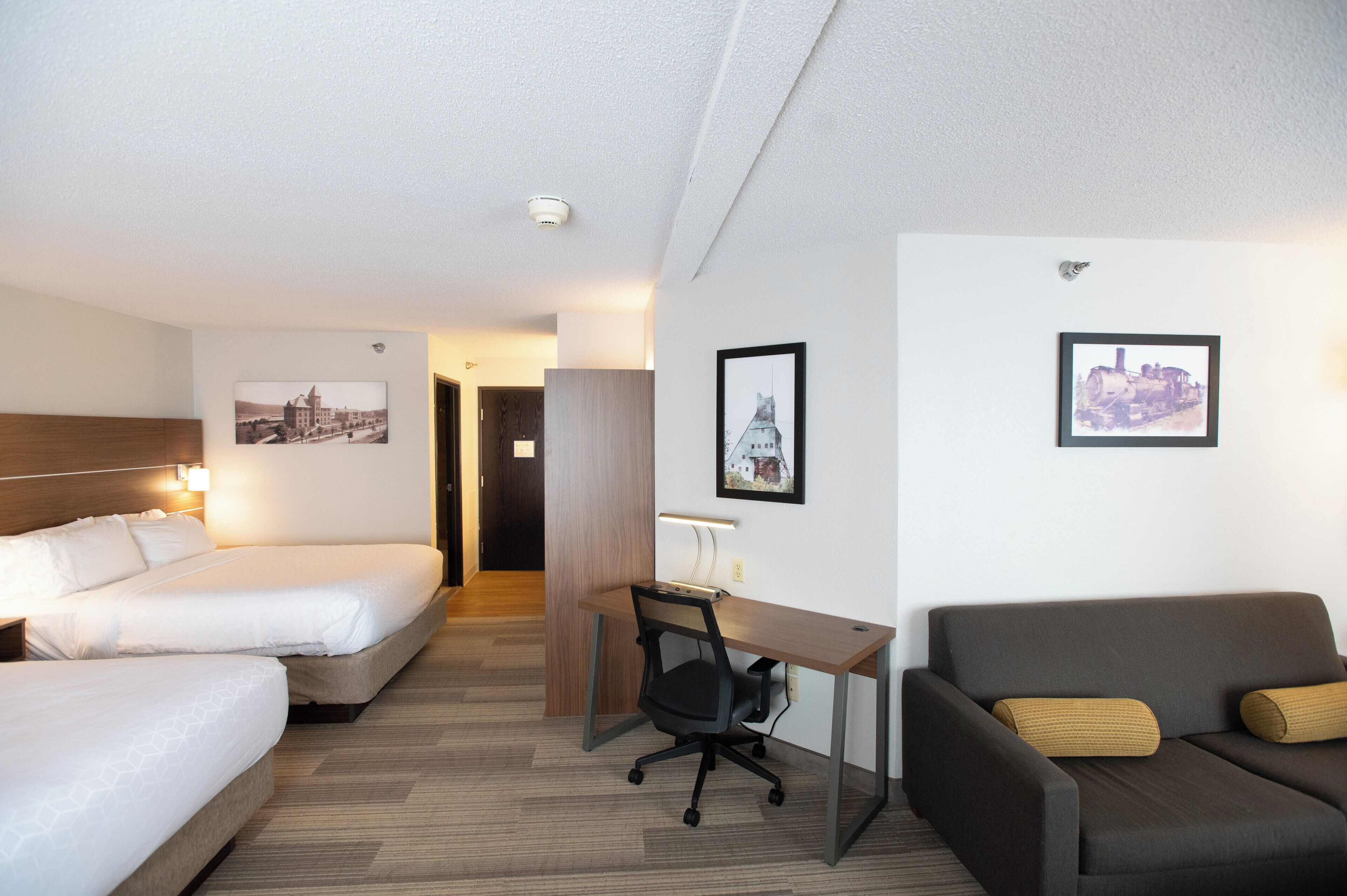 Premium bedding, pillowtop beds, in-room safe, desk