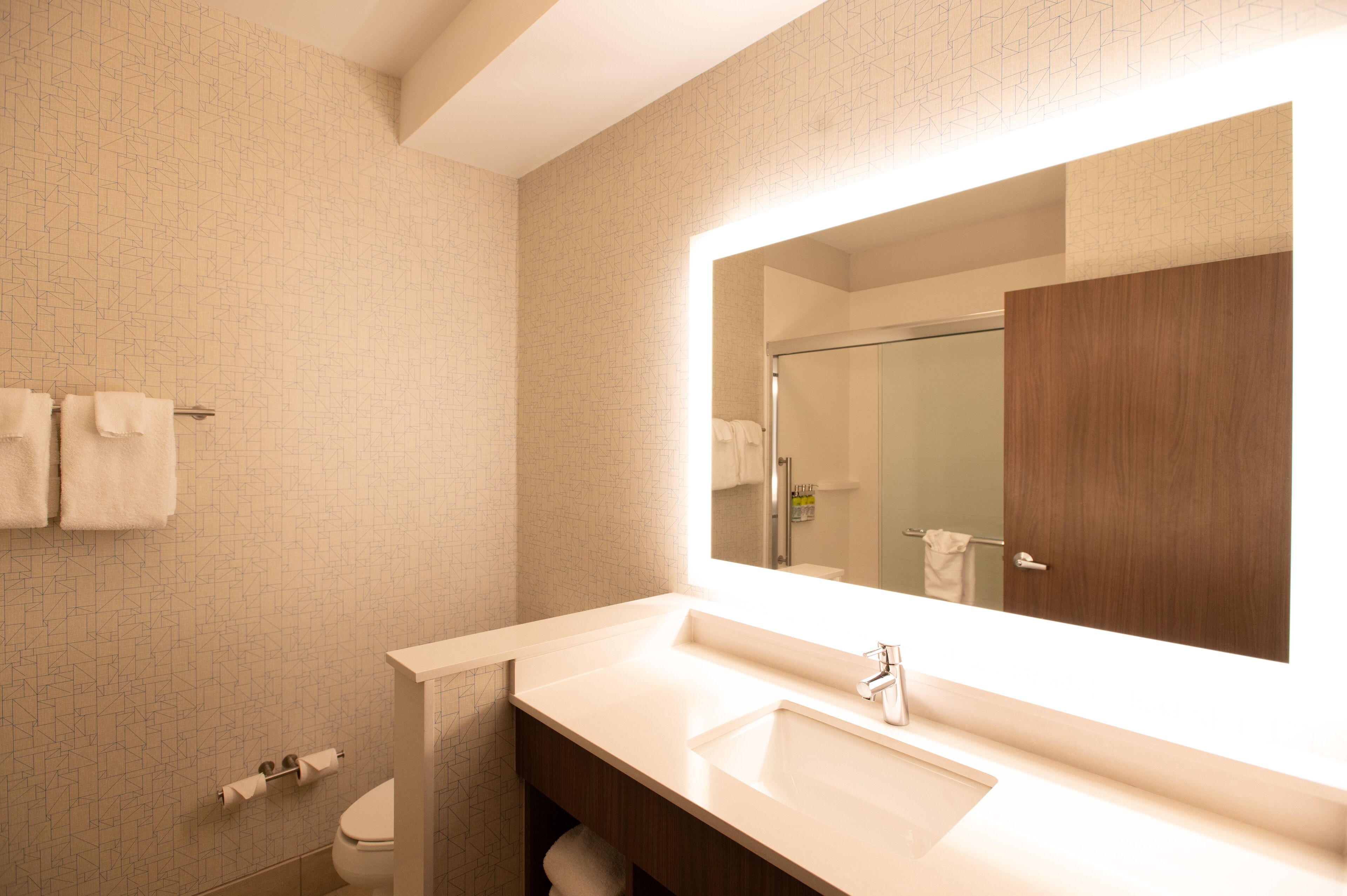 standard room, 1 king bed, mobility accessible (roll-in shower) | bathroom | combined shower/bathtub, designer toiletries, hair dryer, towels