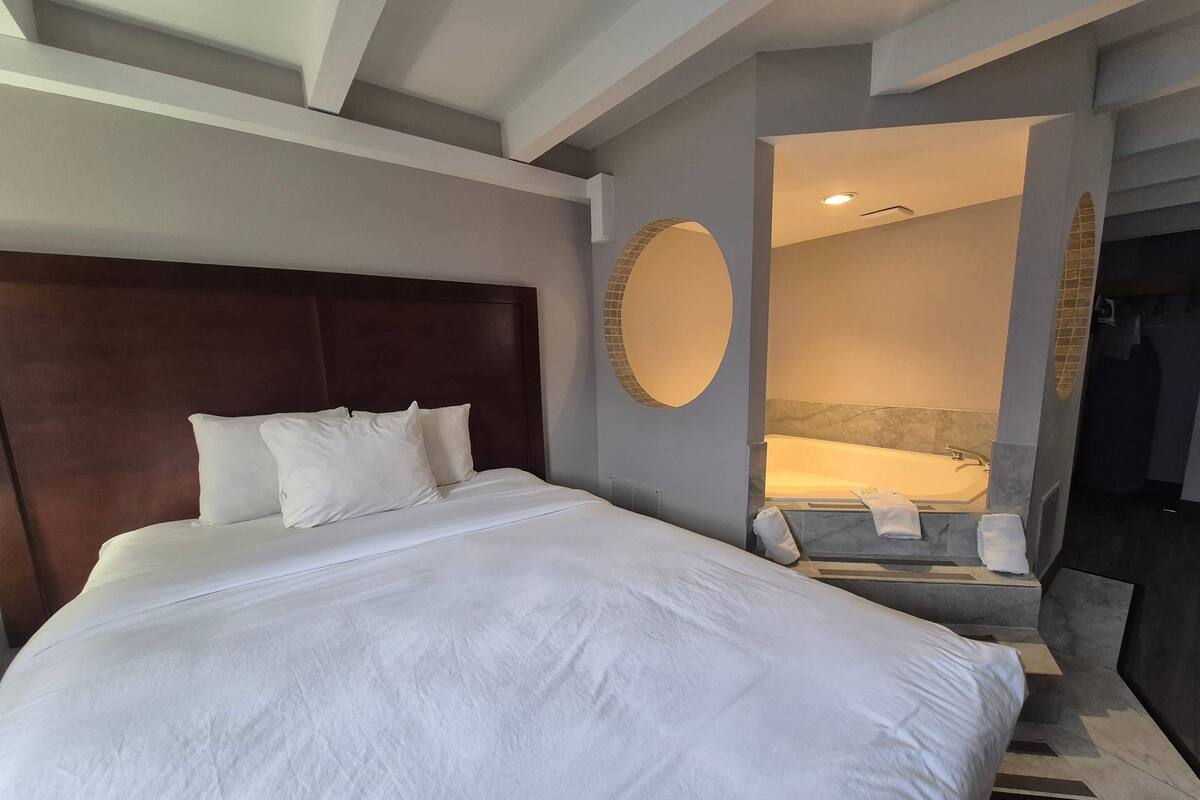 Phòng Suite, 1 giường cỡ queen, không hút thuốc | 1 phòng ngủ, két bảo mật tại phòng, bàn