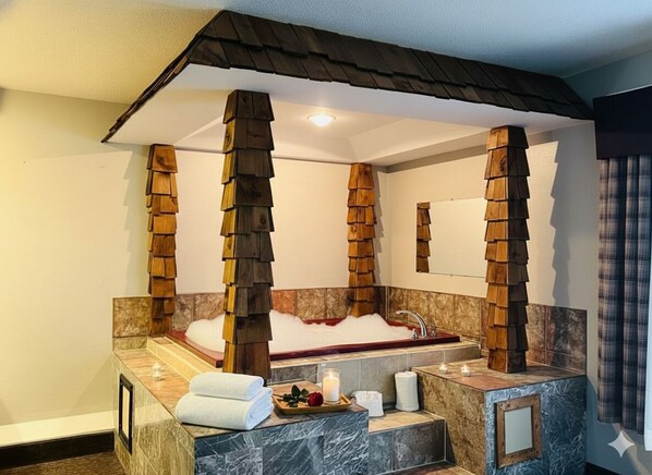 Suite, 1 cama King size, para no fumadores, hidromasaje | Caja de seguridad en la habitación y escritorio 