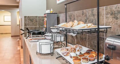 Country Inn & Suites By Radisson, Battle Creek, MI