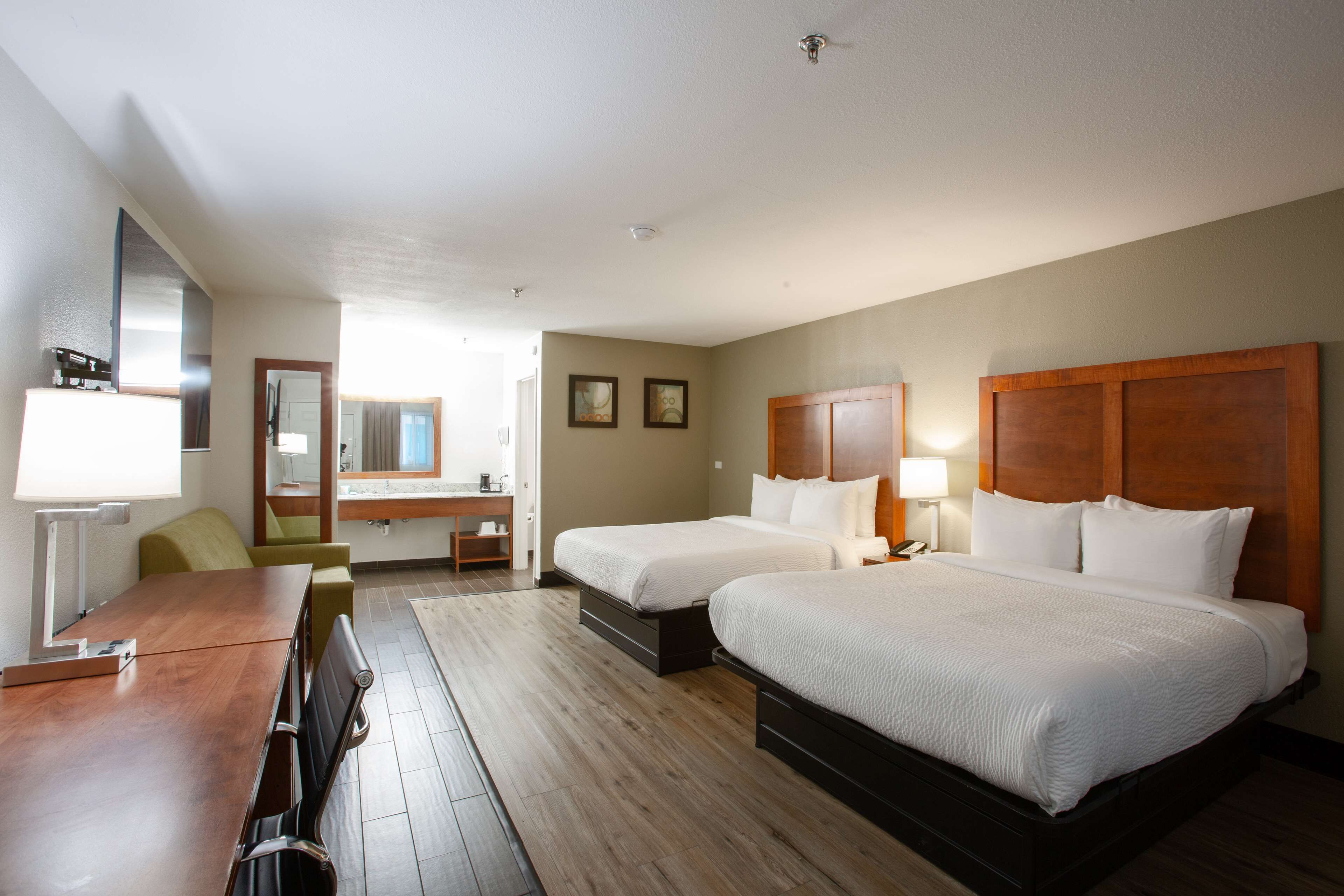 ห้องแฟมิลี่, เตียงควีนไซส์ 2 เตียง, ปลอดบุหรี่ (with Sofabed) | 1 ห้องนอน, ตกแต่งพิเศษโดยเฉพาะ, โต๊ะท  ำงาน, เตารีด/โต๊ะรีดผ้า