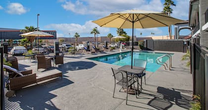 The Hotel Serene Glendale Peoria, Surestay Collection by BW