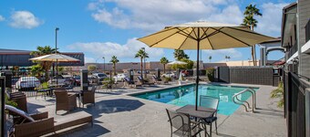 The Hotel Serene Glendale Peoria, Surestay Collection by BW