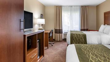 Habitación doble estándar, 2 camas matrimoniales, para no fumadores | Escritorio, espacio para trabajar con laptop y cortinas blackout