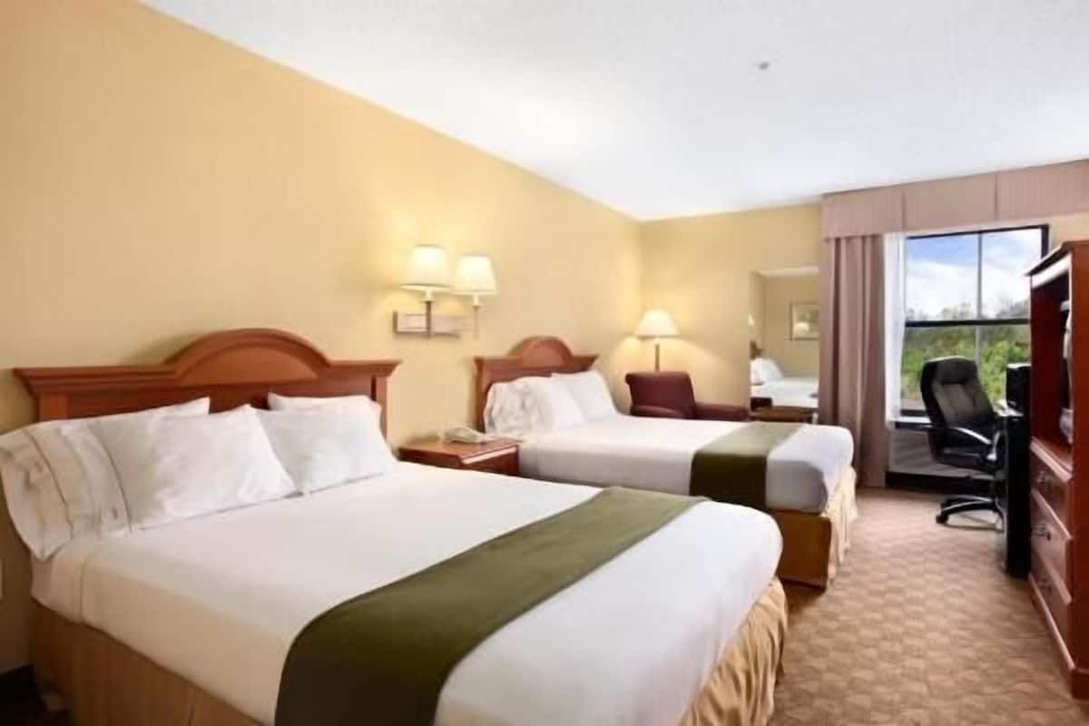 Iron/ironing board, free cribs/infant beds, rollaway beds, free WiFi