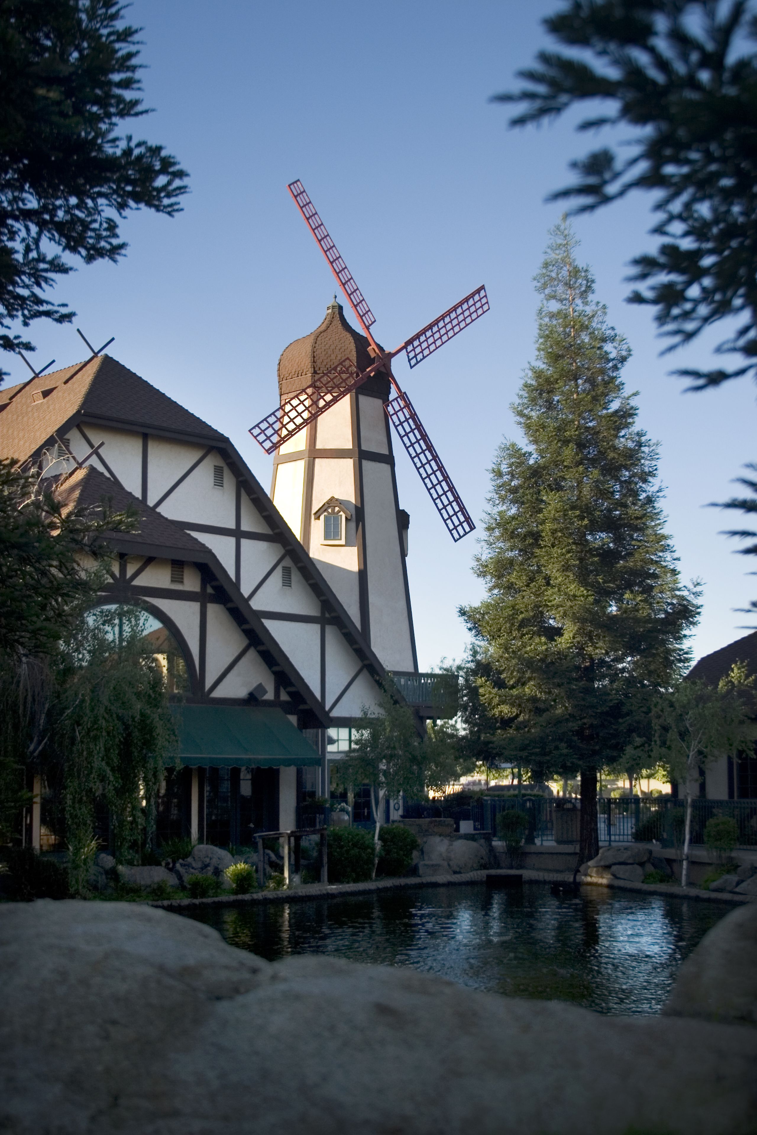 breakfast and dinner served, american cuisine