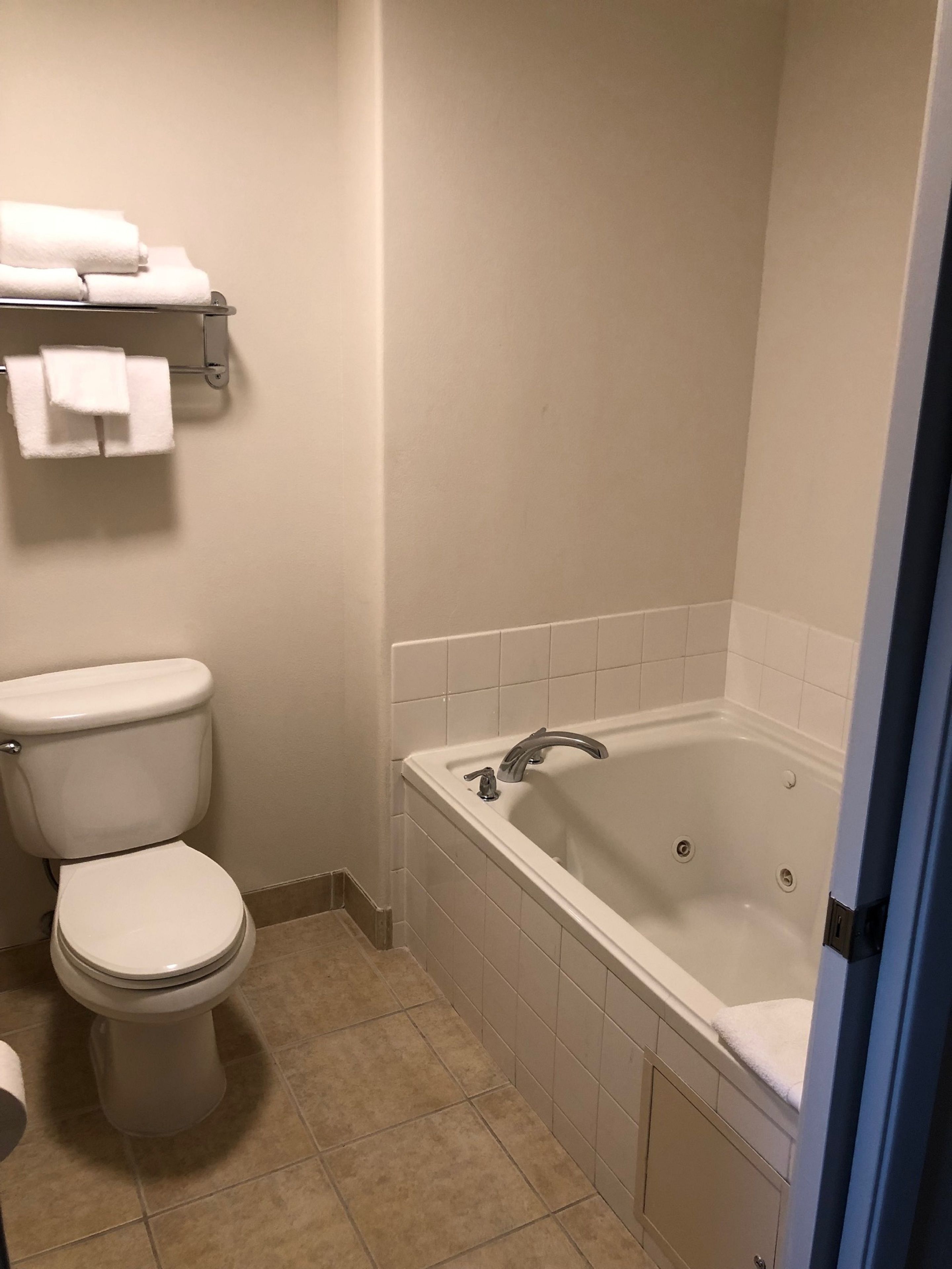suite, 1 bedroom | deep-soaking bathtub