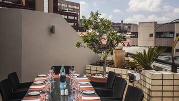 Breakfast, lunch, dinner served; international cuisine