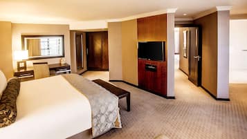 Minibar, in-room safe, desk, laptop workspace