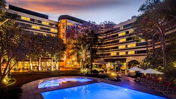 Outdoor pool, pool umbrellas, sun loungers