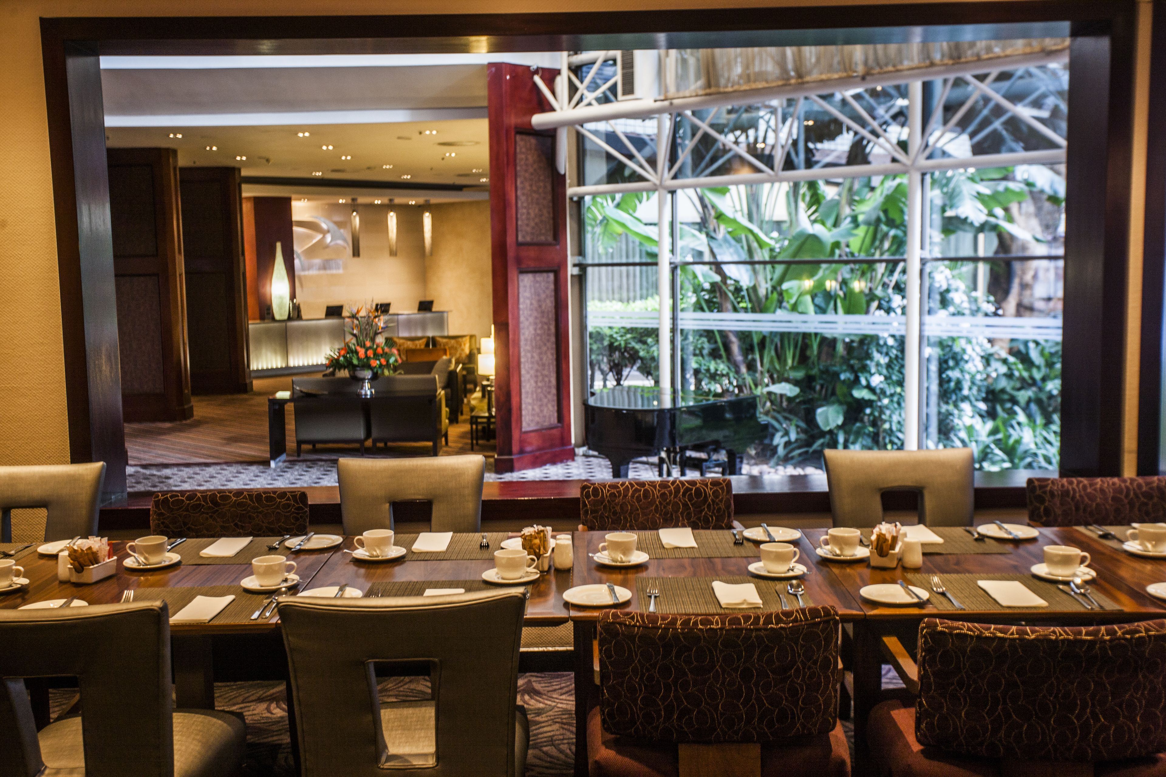 供应早餐、午餐和晚餐，国际美食