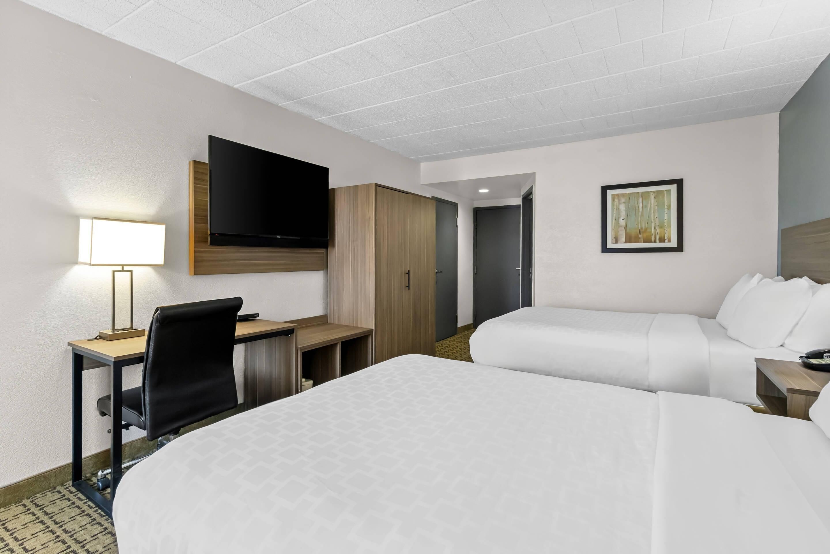 standard room, 2 double beds, non smoking | individually decorated, individually furnished, desk, blackout curtains