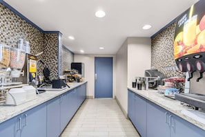 Free daily continental breakfast - Clarion Inn Cranberry Township (Cranberry Township)