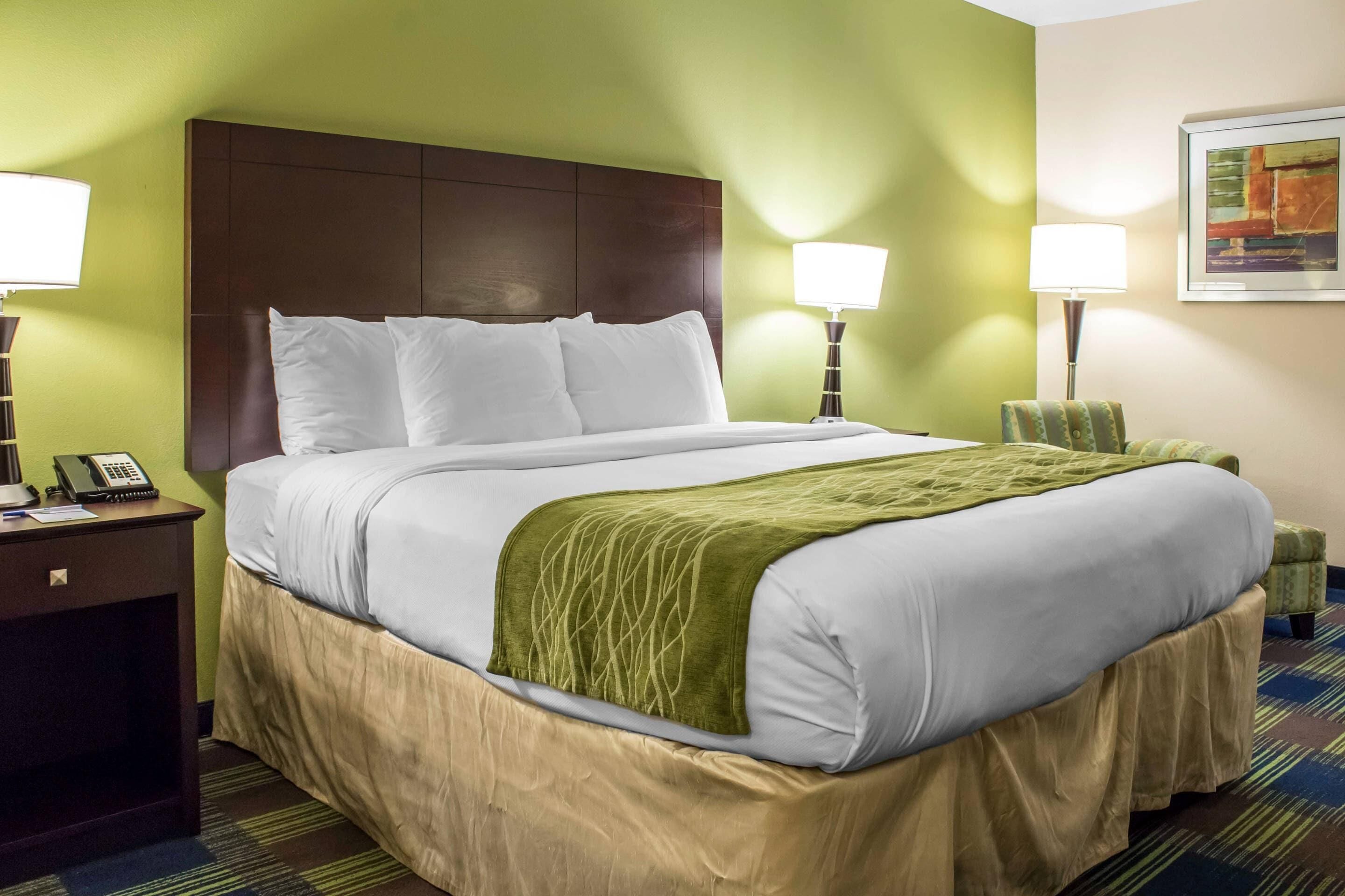 In-room safe, desk, iron/ironing board, WiFi (free)