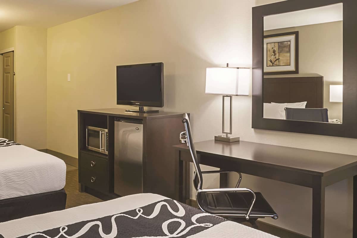 Habitación, 2 camas de matrimonio | Ropa de cama de alta calidad y colchones con acolchado adicional