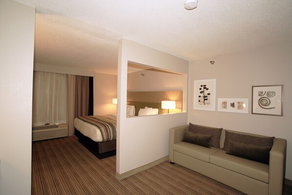 Studio Suite, 1 King Bed with Sofa bed, Non Smoking | Premium bedding, individually decorated, individually furnished, desk