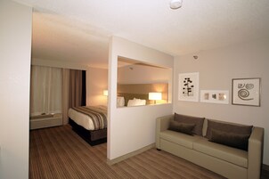 Studio Suite, 1 King Bed with Sofa bed, Non Smoking | Premium bedding, individually decorated, individually furnished, desk