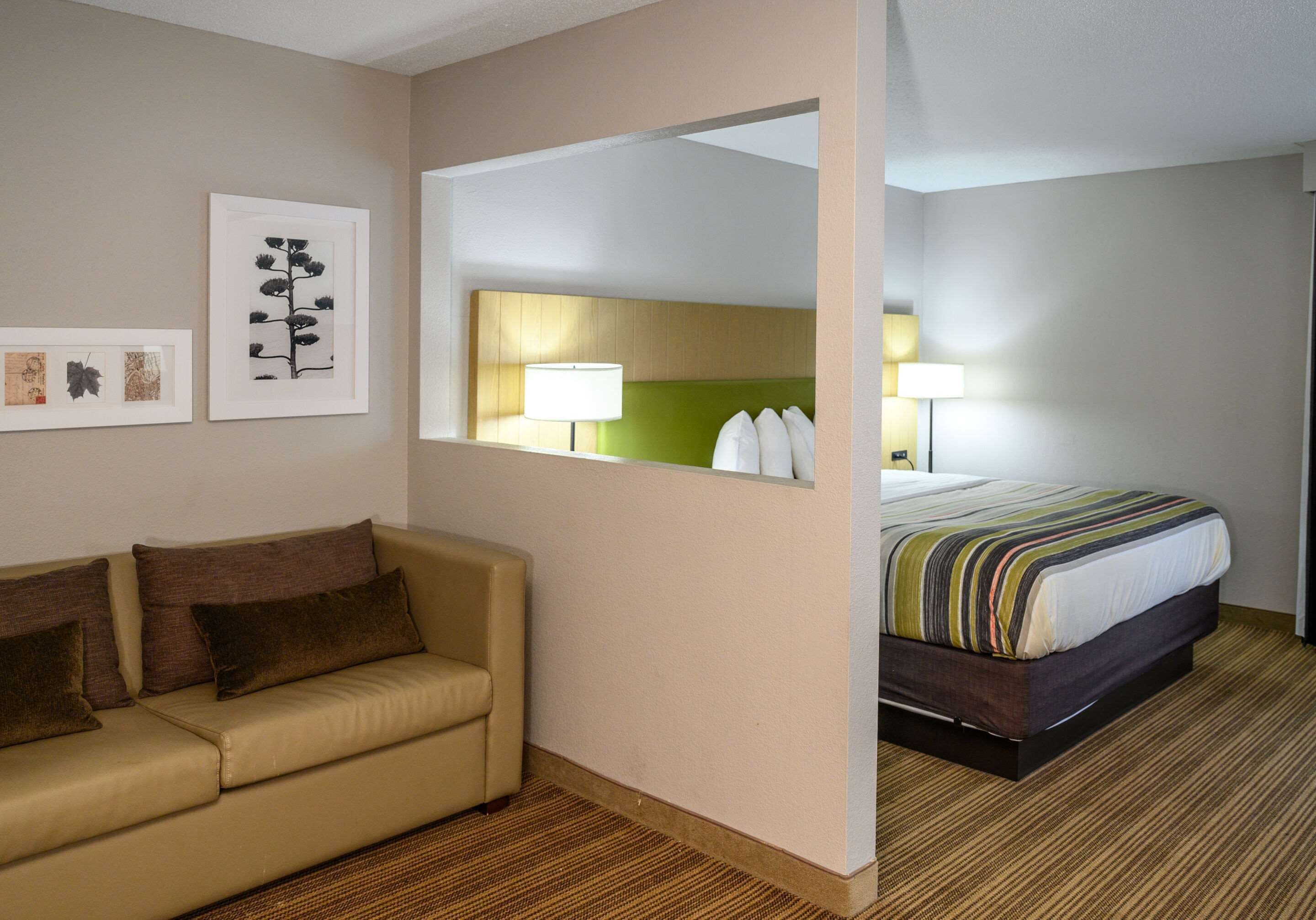 开间套房, 1 张特大床和 1 张沙发床, 无烟房 | 高档床上用品、特色装修、特色家居、办公桌