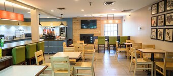 Country Inn & Suites by Radisson, Greenfield, IN